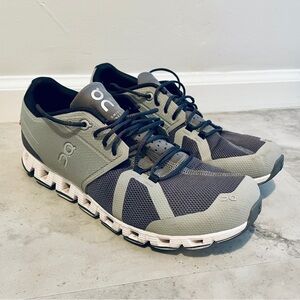 On Cloud 5 running shoes, size 9